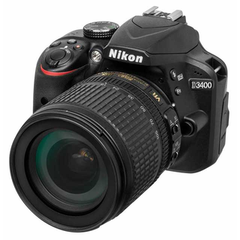 Зеркальный фотоаппарат Nikon D3400 kit (18-105mm VR) вид под углом справа